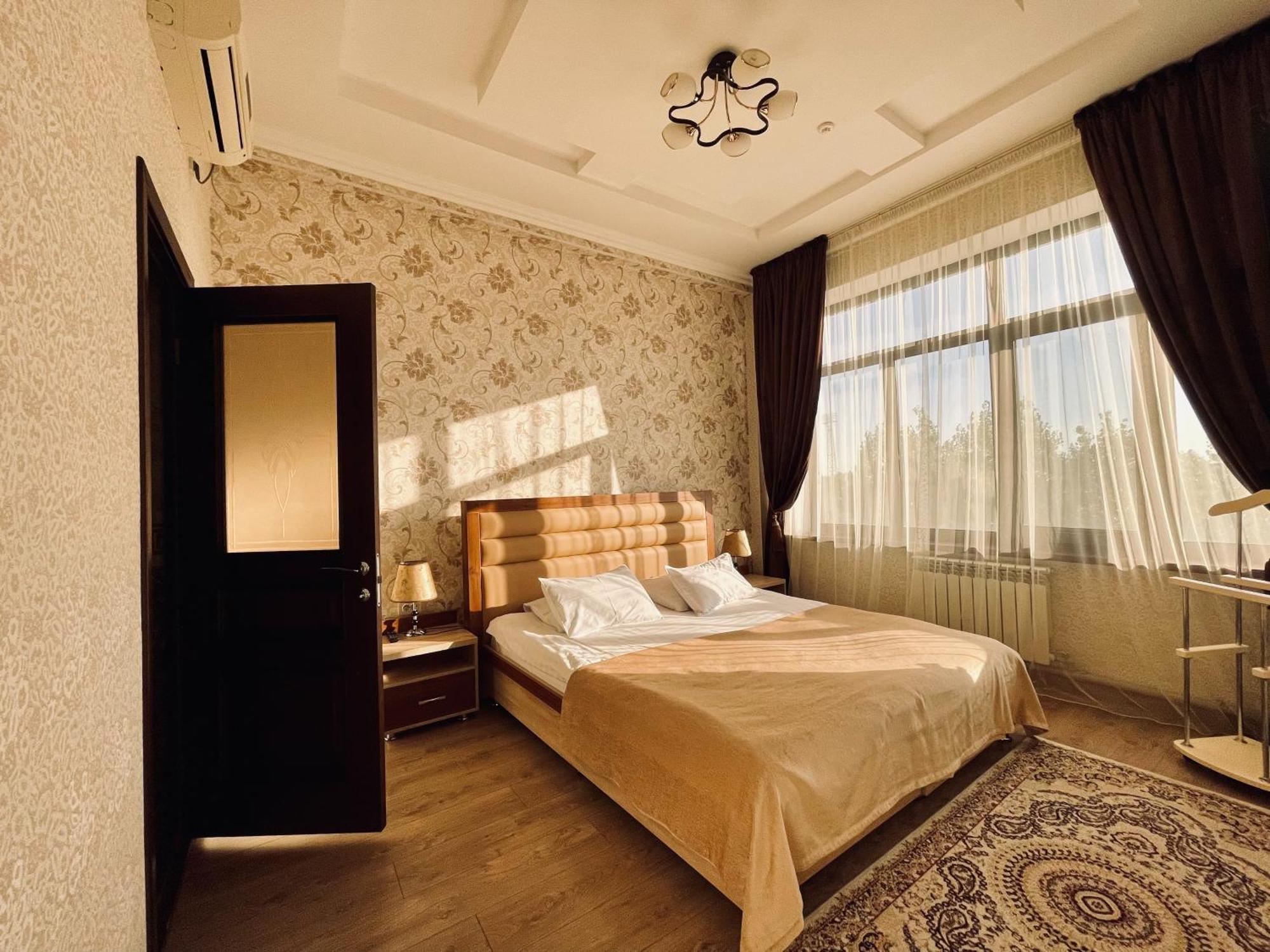Dostyk Hotel Къзълорда Екстериор снимка