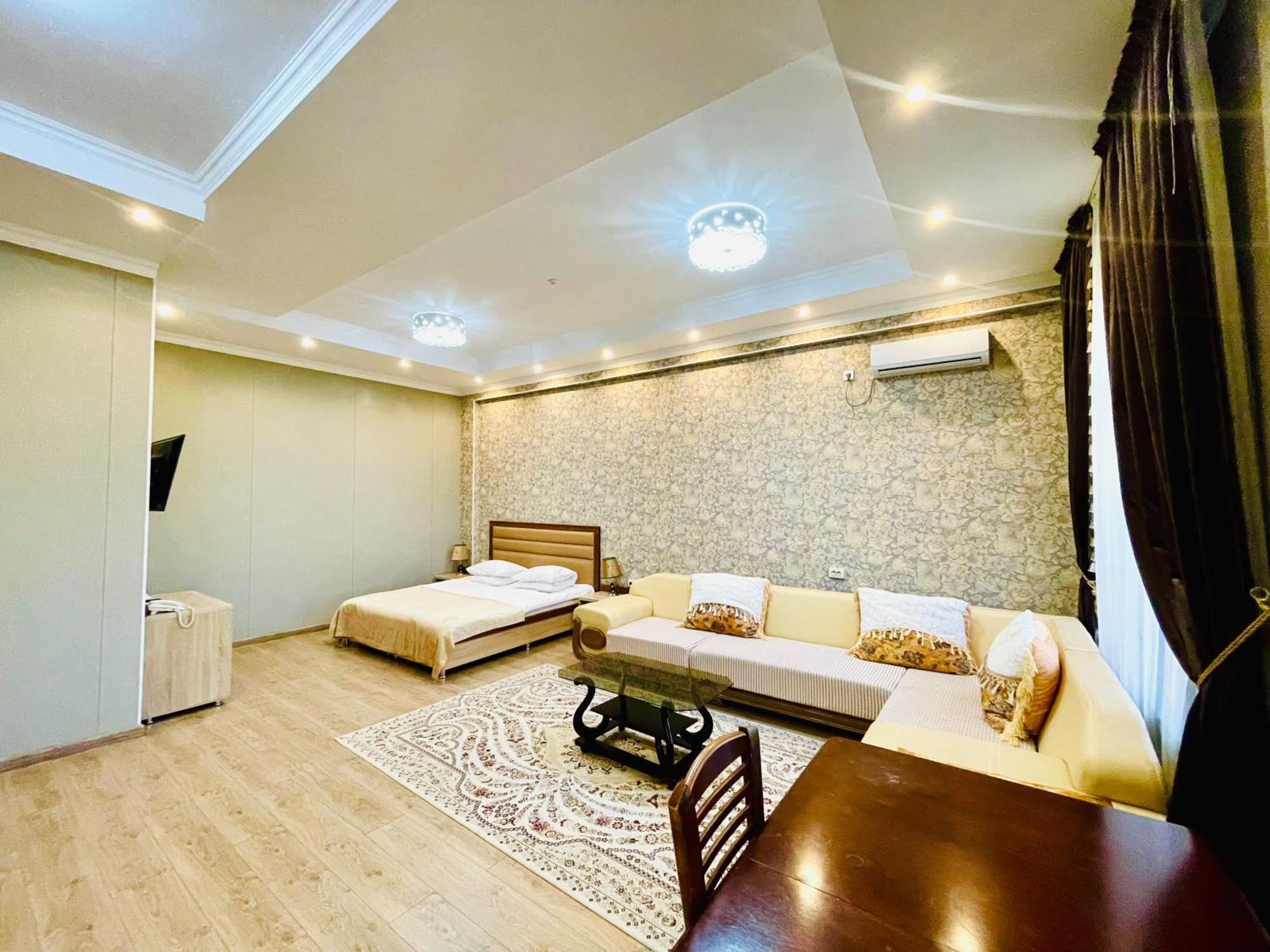 Dostyk Hotel Къзълорда Екстериор снимка