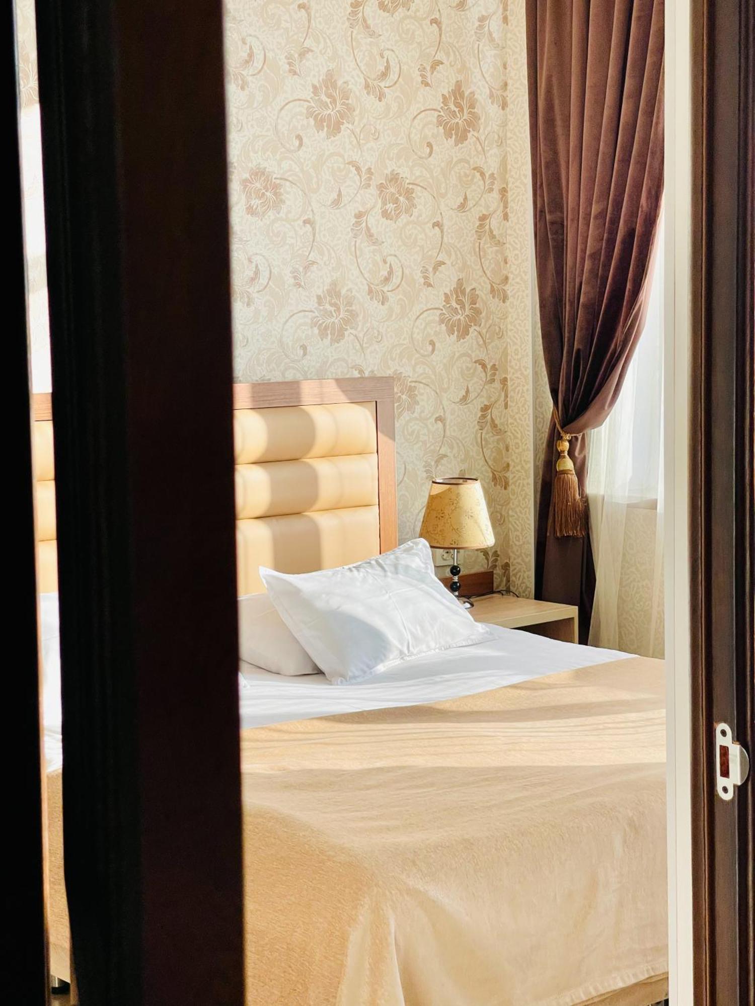 Dostyk Hotel Къзълорда Екстериор снимка