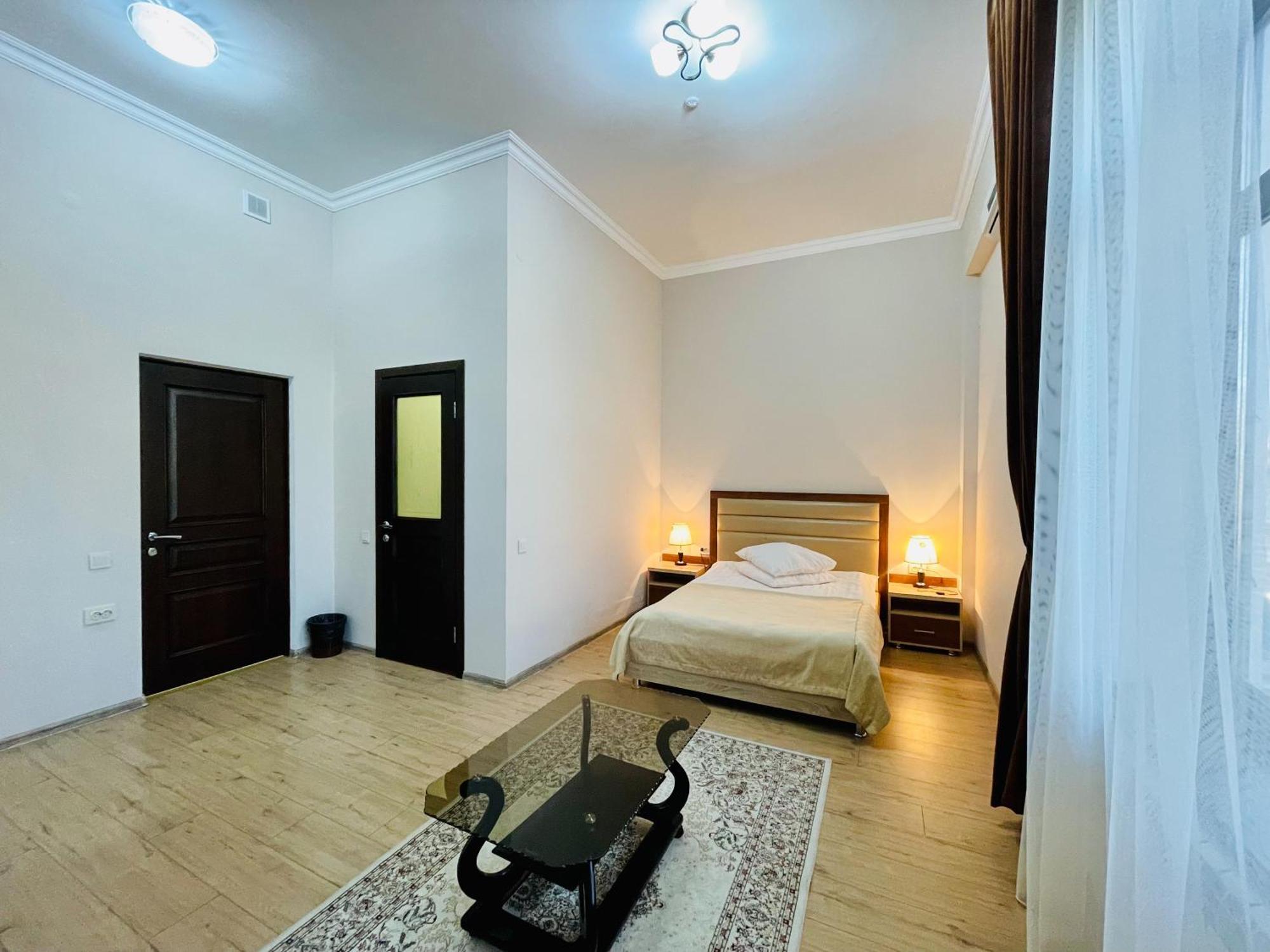 Dostyk Hotel Къзълорда Екстериор снимка