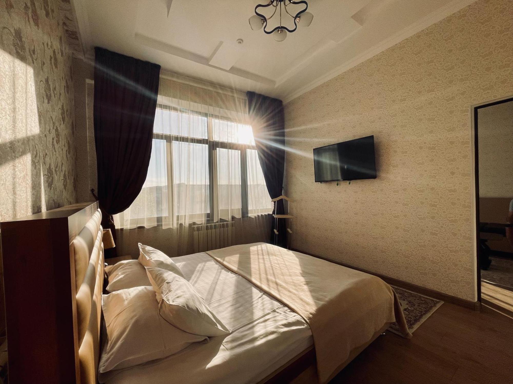 Dostyk Hotel Къзълорда Екстериор снимка