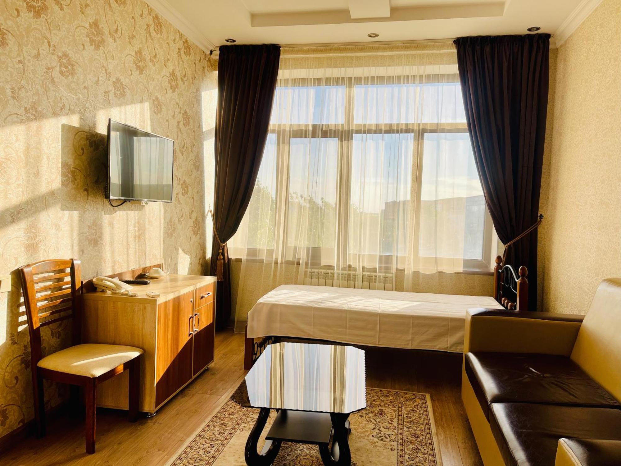 Dostyk Hotel Къзълорда Екстериор снимка